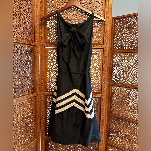 🚺 GAP silk blend black halter dress with cream chevron pattern - Picture 7 of 13